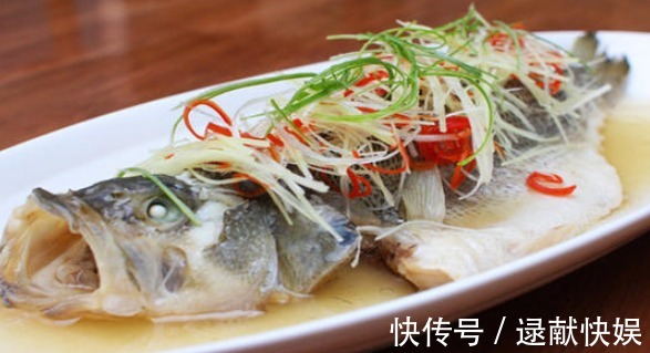 鲈鱼|清蒸鲈鱼时，何时上锅蒸蒸几分钟做好关键5步，鱼鲜嫩没腥味