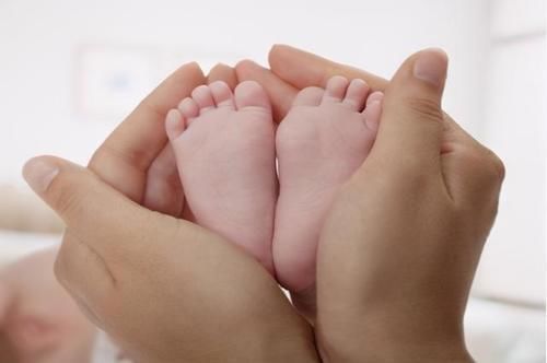 睡眠质量|宝宝身上有3个“智慧按钮”,家长平时多抚摸,孩子长大更聪明