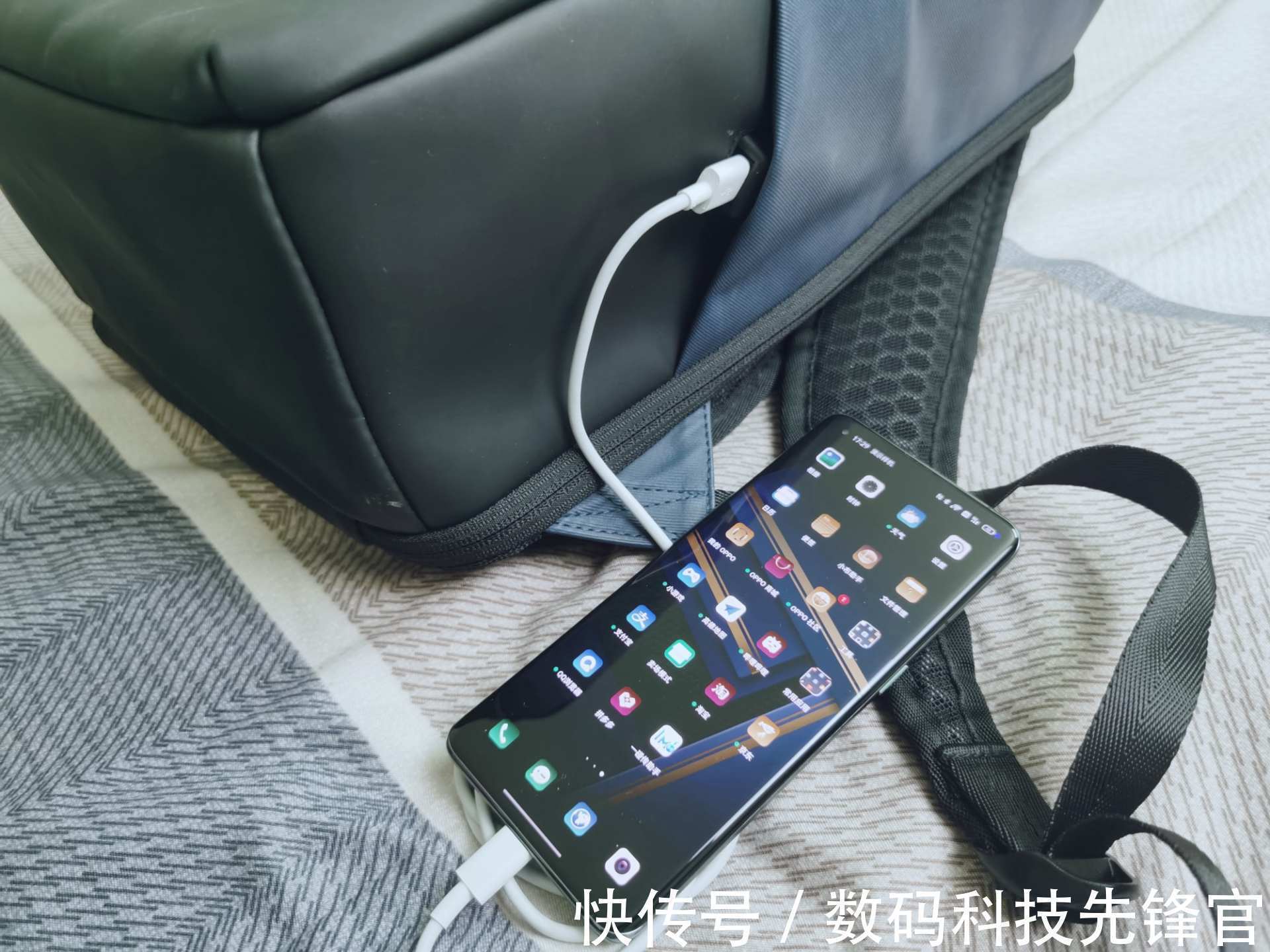 简约时尚 简约时尚,收纳包容乃大,用过最好用的双肩包