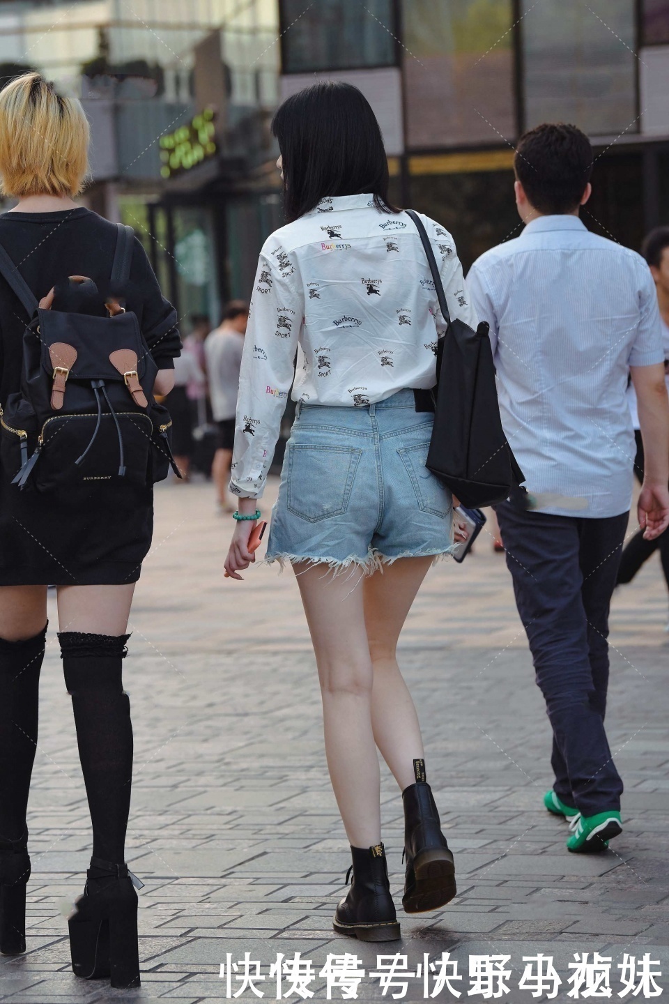 马丁靴|设计感十足的牛仔裤,高级时尚,塑造个人风格