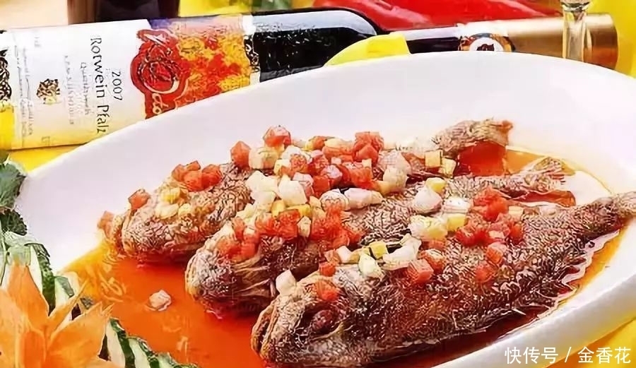 美食推荐:油酥土豆丝,韭菜炒茄丝,肉炒豆角丝,干烧鲫鱼的做法