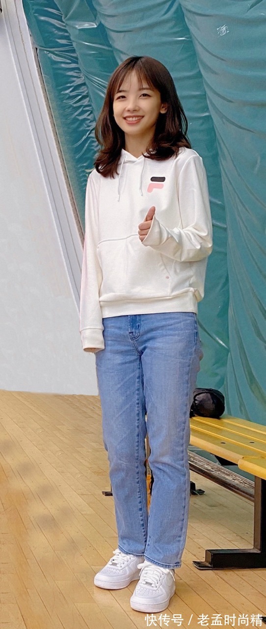 少女 王冰冰少女职场穿搭值得参考,甜美自然还稳重