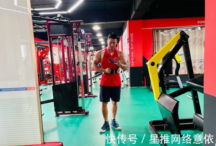 安全杠|麒麟臂堪比普通人大腿,人鱼线清晰可见,满身肌肉壮如牛!