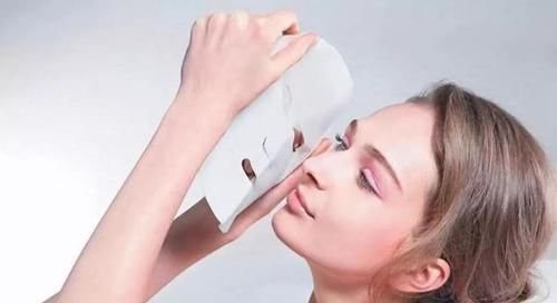 女人尽量别在这3个时间段敷面膜,尤其是第2个,比熬夜还伤皮肤