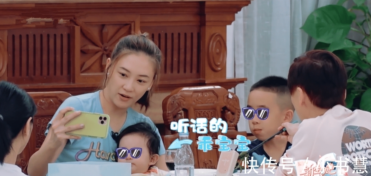 应采儿称来到内地总算不用每天担心受怕,硬逼Jasper学汉字拼音