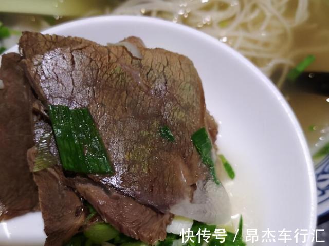 熟牛肉切开有彩虹色,还能继续吃吗?为了家人的健康,不妨看一看