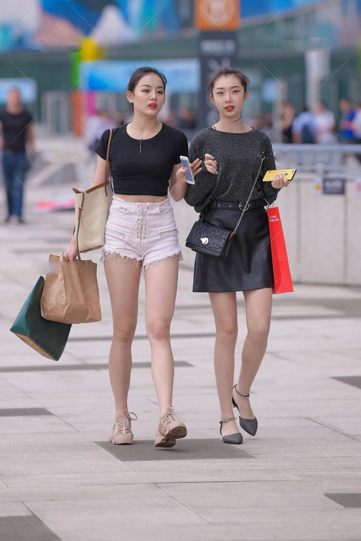 黑白配色|黑白配色衣服, 短袖搭配牛仔裤, 经典不过时