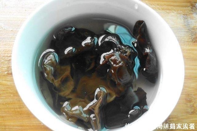 洋葱|这菜是“脂肪克星”,一周吃3次,排宿便,小肚腩平了,腰变细了