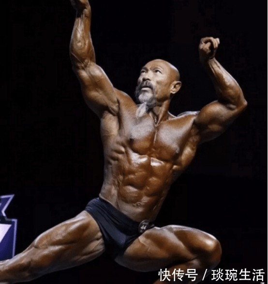 七龙珠|54岁老头沉迷“七龙珠”,修炼成了龟仙人走红,每天吃1脸盆鸡蛋