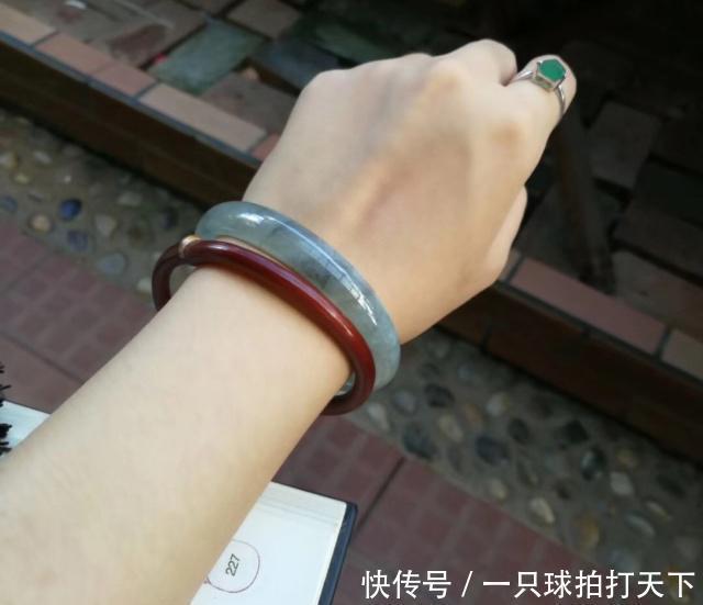 手表|女人手腕上戴“表”还是“镯子”不同品味的代表，看你是哪种