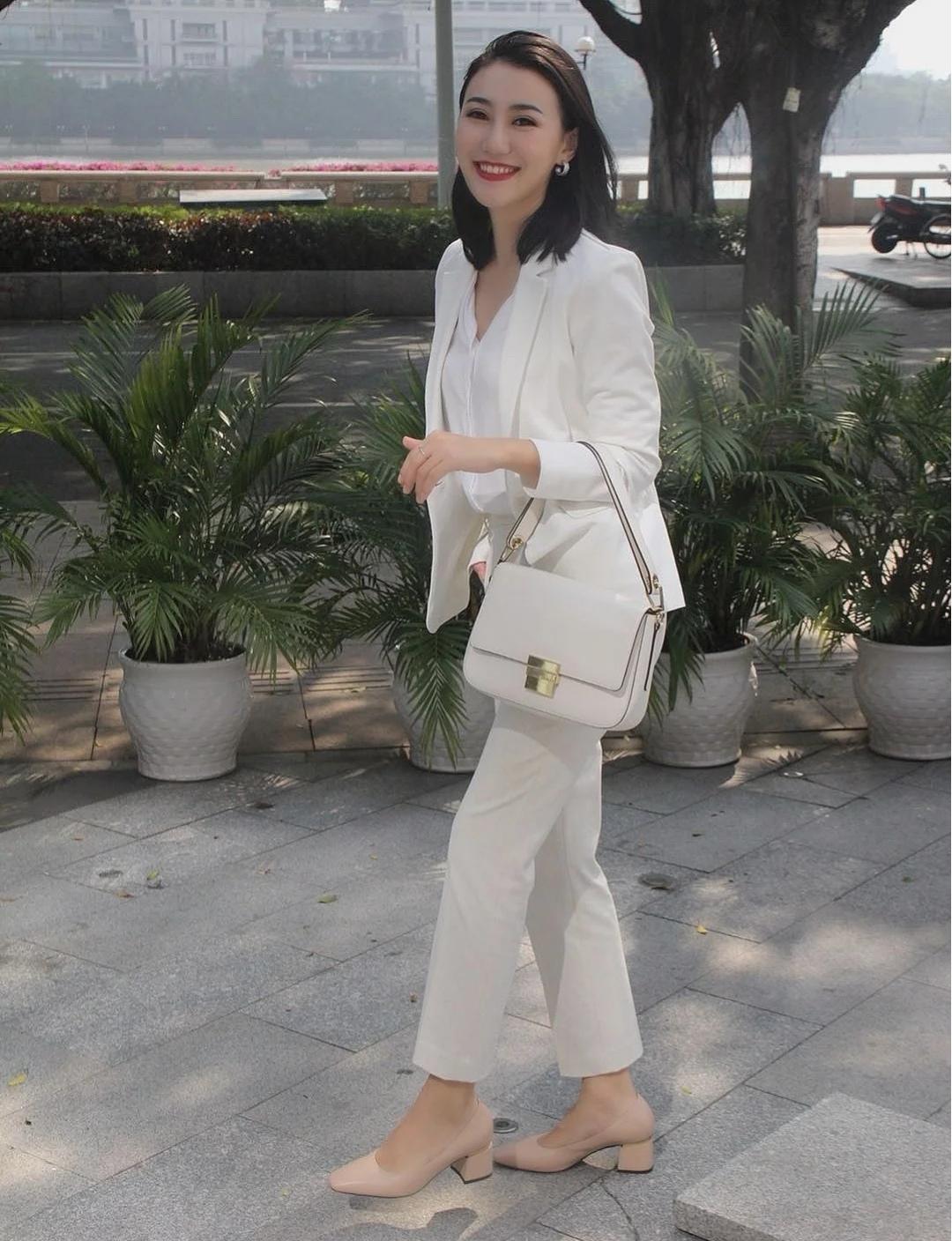 搭配|25岁~35岁女性怎么选西装?搭配衬衫或半身,能提升气质又减龄