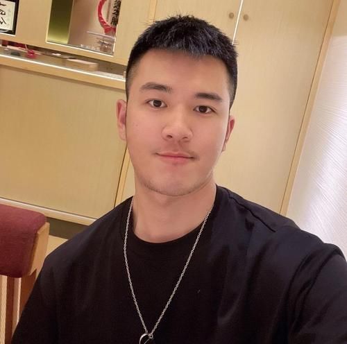 男生“不油腻”的发型怎么选？试试这6款清爽短发，适合春夏剪