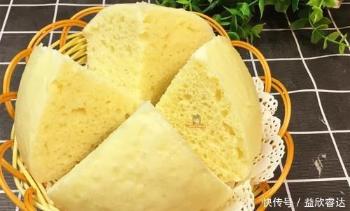 4个鸡蛋，1碗面粉，不用烤的蛋糕，不塌不回缩，松软香甜