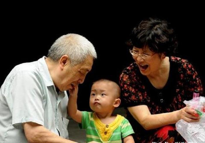 孝顺|“新型啃老”流行,子女看似很孝顺,老人实则苦不堪言