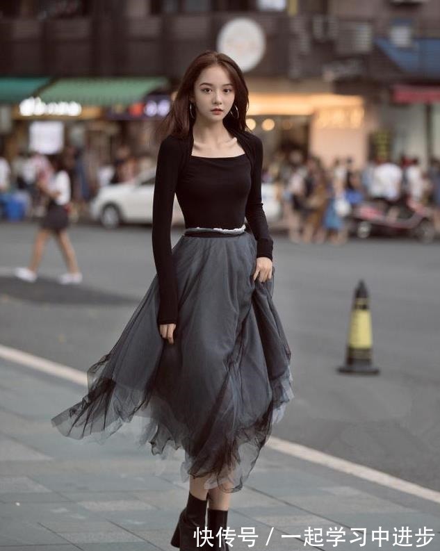 短裤 黑色修身短袖搭配棕色阔腿裤,娇嫩丰盈,温文尔雅!