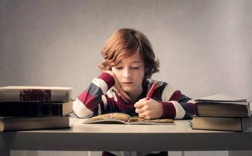 孩子|俩个同龄宝宝在一起玩,身高体重差距大引争议:小码遇到了加大码