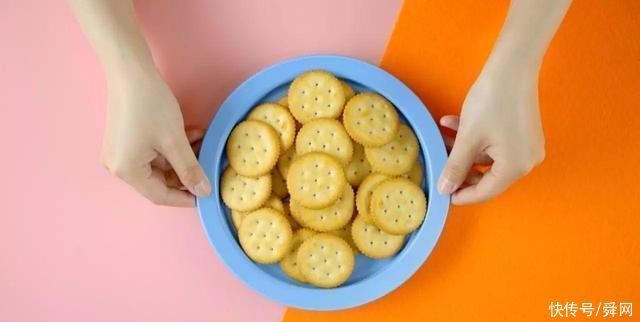 饼干|瓜子、饼干受潮变得软塌塌，口感变差怎么办别扔，一招让它秒变脆