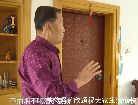 我今年75,當(dāng)過兵、干過保險(xiǎn),想找個(gè)老伴,她卻讓我住她家