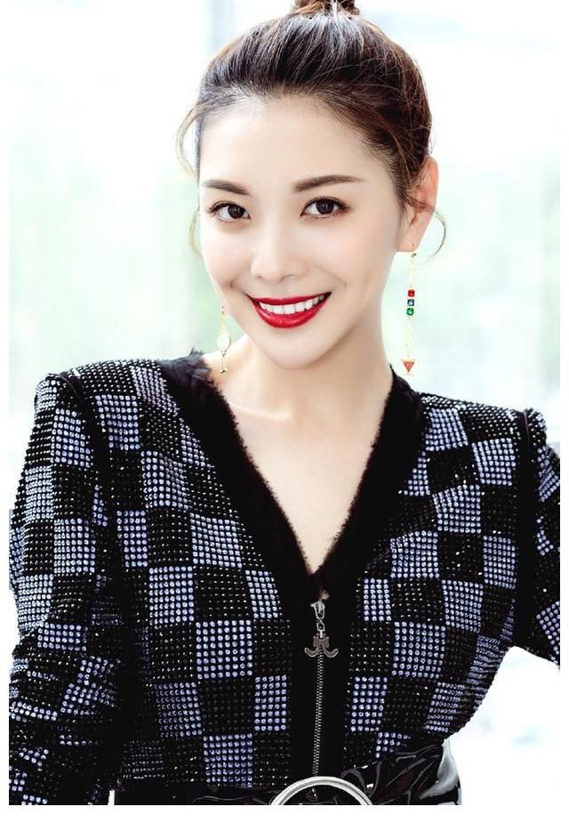 北京衛視主持人：栗坤