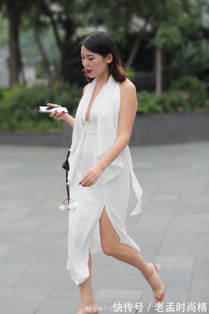 小姐姐 街拍小姐姐:性感漂亮迷人的白色连衣裙小姐姐