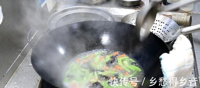 红干椒|冬天多吃芹菜身体好,分享5种芹菜做法,清爽解腻,孩子不挑食!