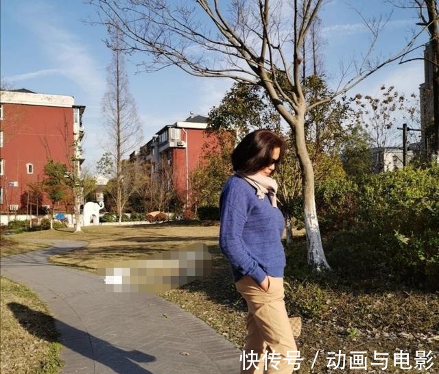 彩色 60岁的女人,建议多学学这几位博主的穿搭,真实自然还很显年轻!