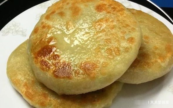 大白菜|一棵白菜,两碗面,烙出皮薄大馅,香喷喷的白菜饼,真香