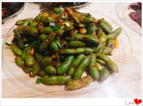 媳妇|几个老同学来家里吃饭,媳妇特意做一桌菜招待,饭后都夸我好福气