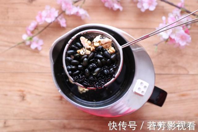 50岁姑姑吃了20年的黑豆吃法,不熬粥不泡醋,越吃越精神
