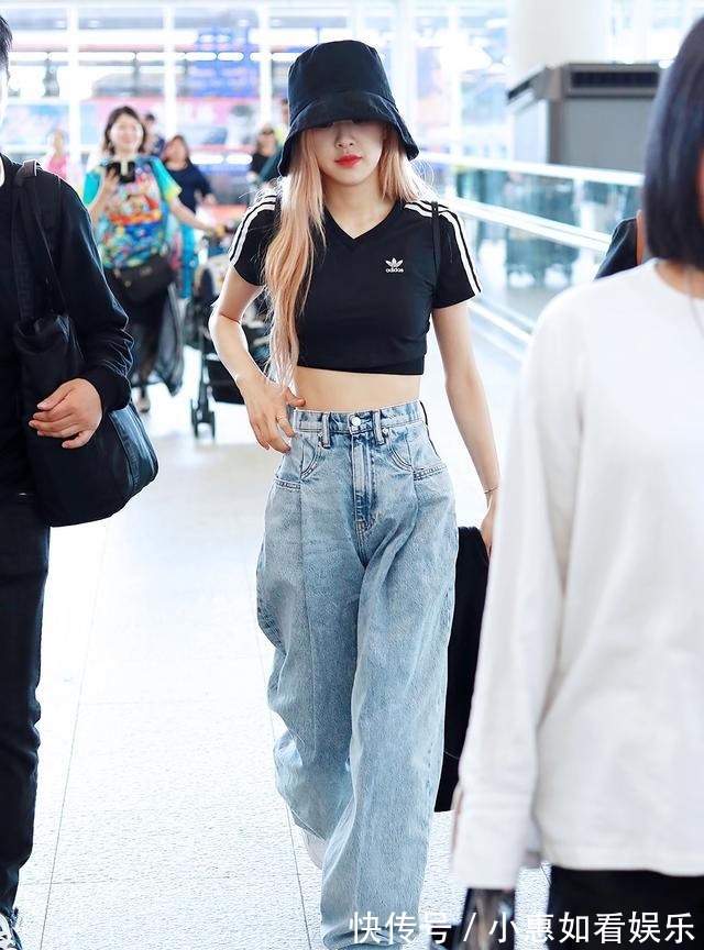 把“老爹裤”穿出淑女感的女生，一般有这几个搭配诀窍，真实用