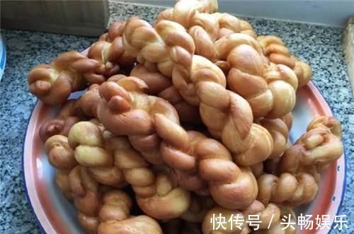 蜂蜜|想吃麻花不用买,自己在家炸,外酥里嫩,香甜有嚼劲,一锅不够吃