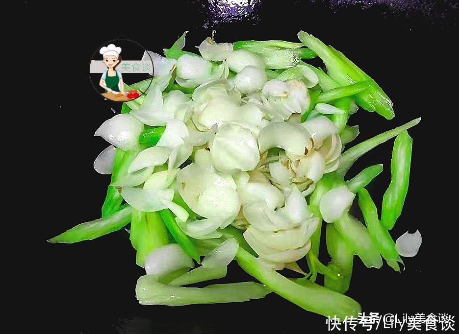 秋天，记得多吃这“一白一绿”，不放肉炒也很香，秋天吃它特养人