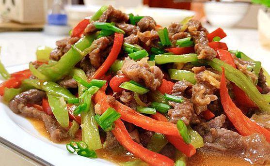 美食推荐炸蒸排骨,青椒红椒炒牛肉,清炒山药丝,酸菜鱼的做法