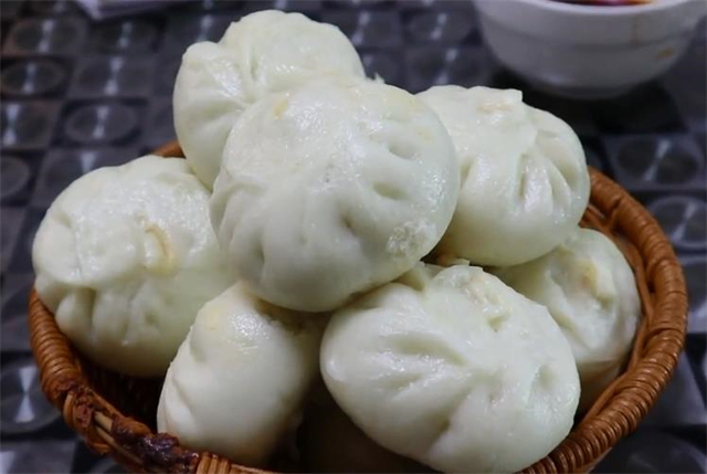 技巧|蒸包子,切记不可直接上锅蒸,3个小技巧,包子鲜嫩好吃,不塌陷