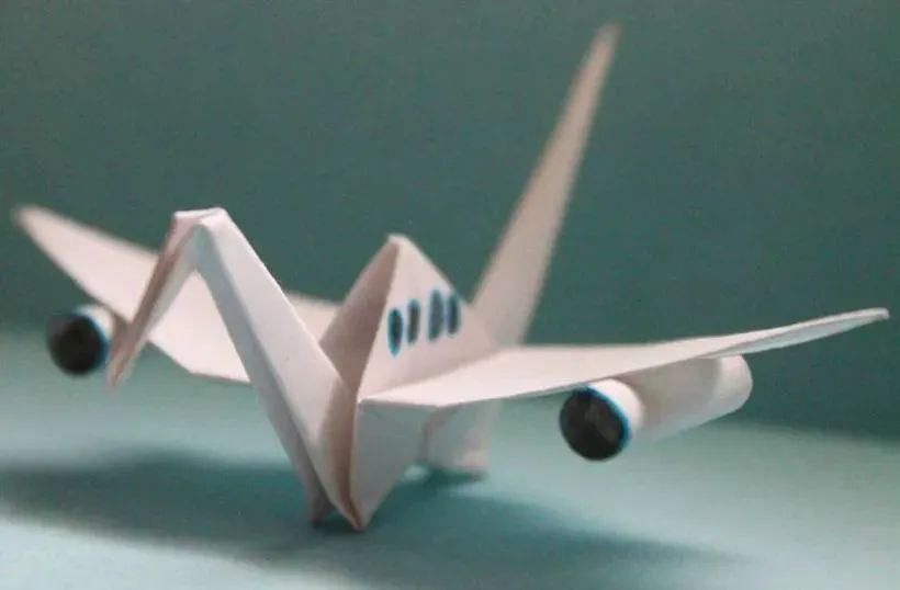 抑郁小哥把一只2毛钱的千纸鹤折成了我买不起的样子,不但病好了还年入百万