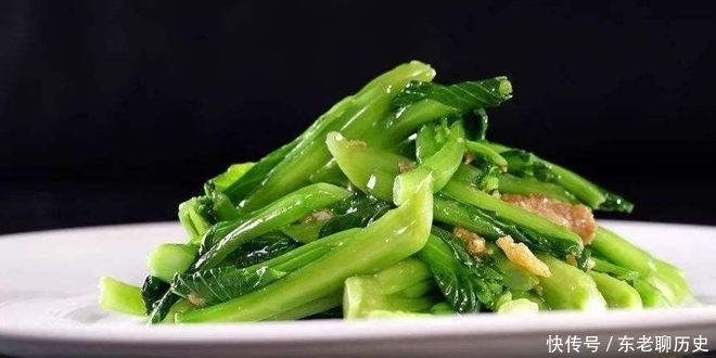 加点|炒青菜时,加冷热水都是错误的,试着加点它翠绿不发黑