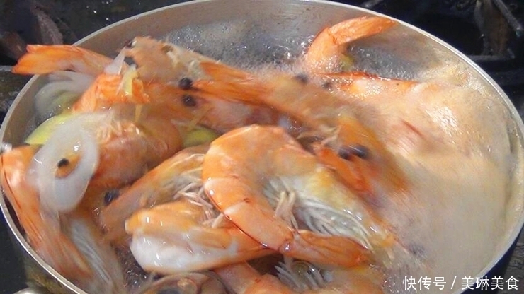 大虾最简单营养的做法,鲜嫩美味,营养丰富,老人孩子都适合