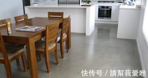 装修|越来越多人家里不铺瓷砖地板，现在都兴装这种代替，真的太聪明了