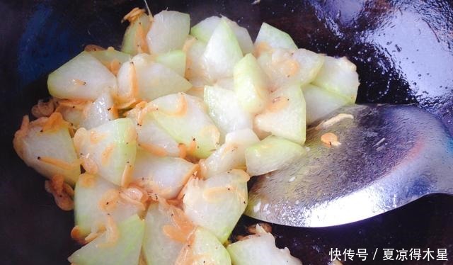 鲜香|立夏后宁可不吃肉,也要吃这瓜,和虾皮一起烧,鲜香味美超下饭!