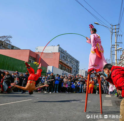 情报站｜高跷队再现泉城街头！为牛年新春增添了无尽的乐趣