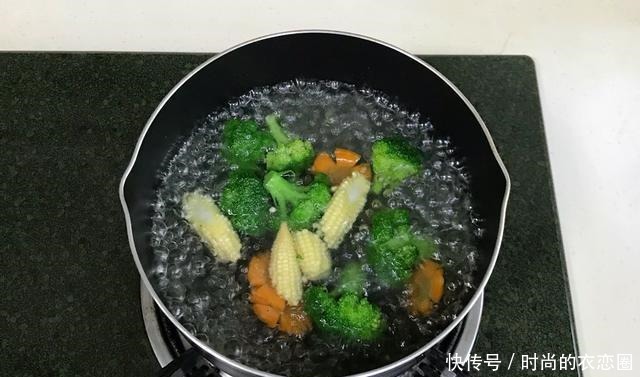 朋友圈|30岁主妇晒2人晚餐,意外在朋友圈火了,网友生活简单,不奢侈