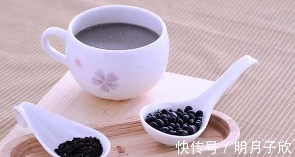 白发|黑豆加“它”泡水,坚持每天喝,乌发养颜,白发悄悄变黑发!