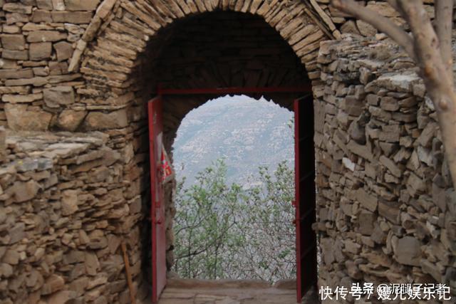 河北一山顶藏着古寨，寨门寨墙完整有人居住，邻村人都不知它存在