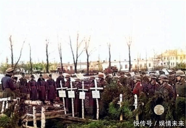 野心|上色老照片：二战中阵亡的德军士兵的葬礼，因希特勒的野心而送命