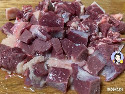  机会|天冷了，胡萝卜三种食材炖一锅，找机会做给家人吃，汤汁无需过多