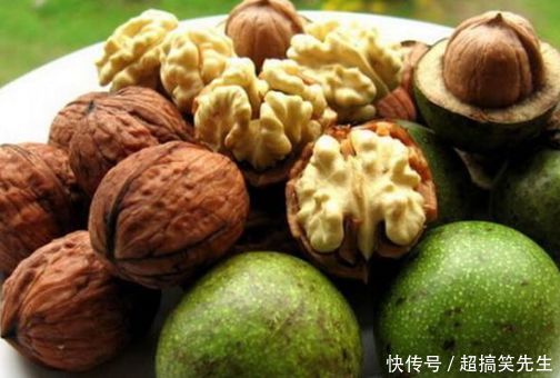 脂肪含量|吃核桃等于吃”油“医生提醒好处多,2类人一口别吃