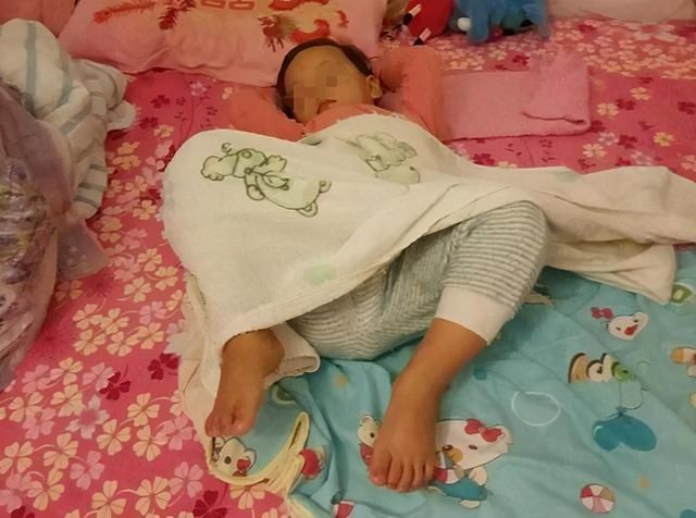 医生|孩子睡觉喜欢翻来覆去，家长心累，医生：别大意，娃可能很难受