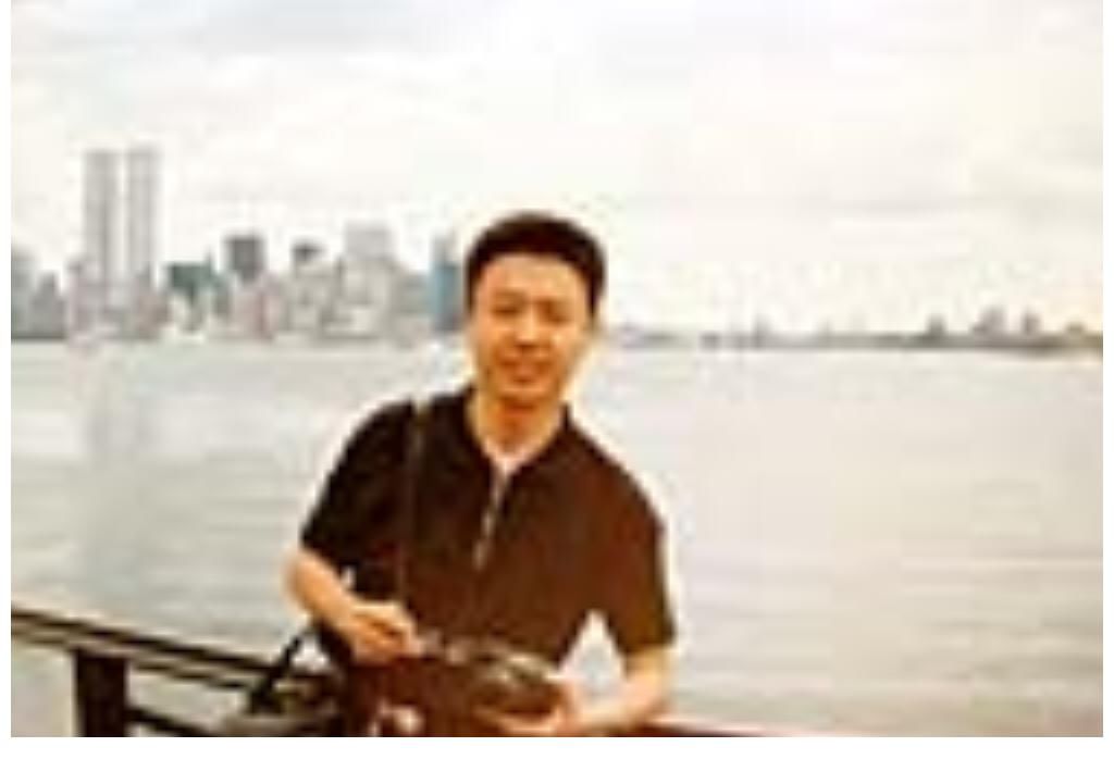 央视《新闻联播》前主播杨柳:一盒樱桃娶歌唱家妻子,47岁做父亲