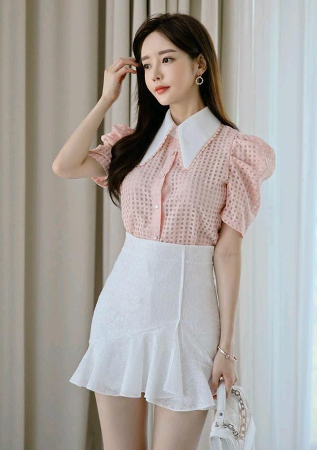 镂空|女神孙允珠高清时尚搭配：云霓冰纯桃蜜镂空雕花百褶裙