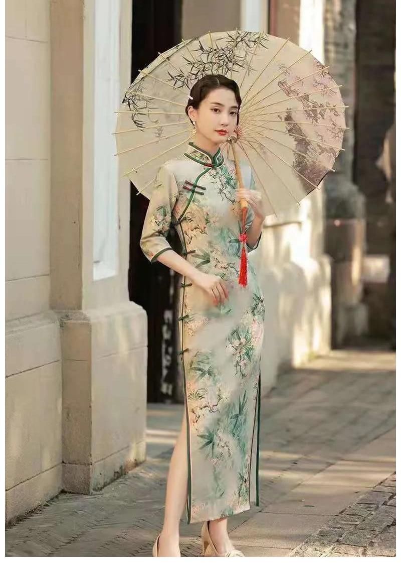 写真 中国女性为什么都喜欢穿旗袍,除了展现女性的优雅和气质外,而是情怀